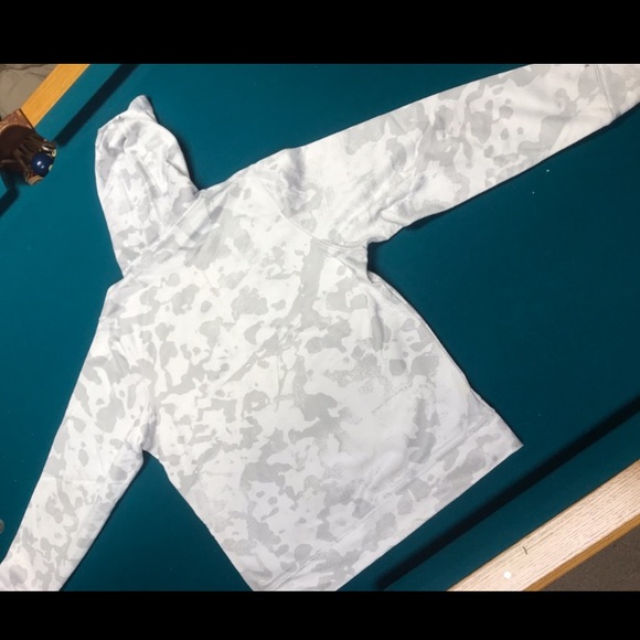 Under Armour sweatshirt - Picture 2 of 2